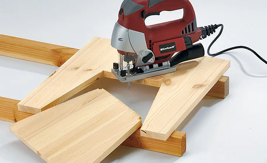 Unser Hocker bietet viel Stauraum Sitzhocker bauen