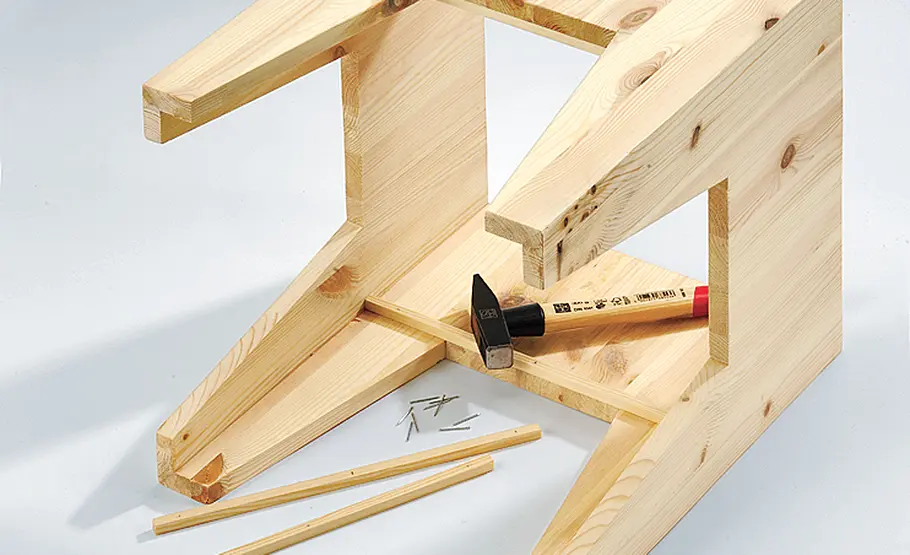 Unser Hocker bietet viel Stauraum Sitzhocker bauen