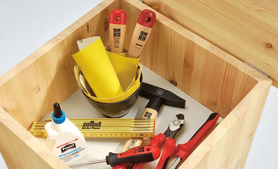 Unser Hocker bietet viel Stauraum Sitzhocker bauen