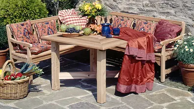 Holz-Gartentisch