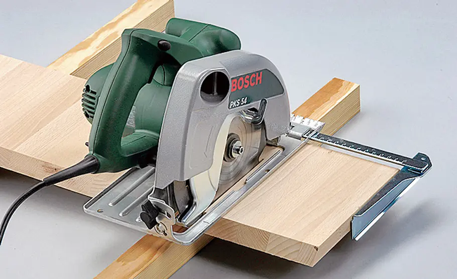 Holz-Medizinschrank Medizinschrank: Regalteile zuschneiden