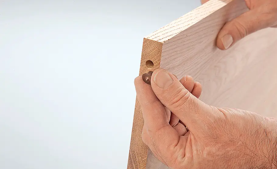 Holz-Weinregal Holz-Weinregal: Dübelmarkierstifte verwenden