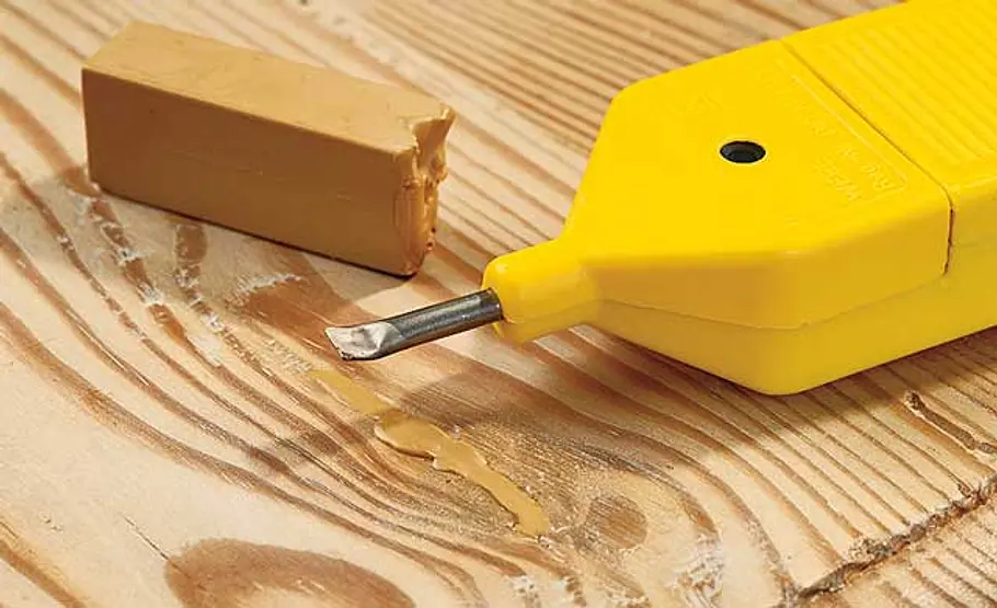 Holzfehler ausbessern: Schritt 3 von 4 Holzfehler ausbessern
