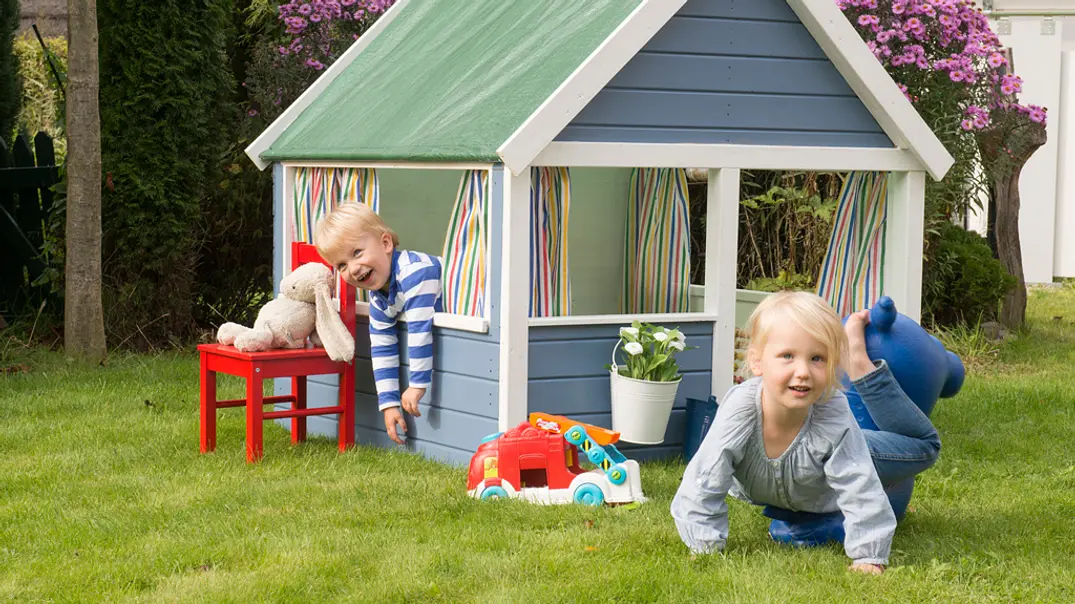 Gartenhaus streichen: Holzschutzlasur fürs Kinderspielhaus - Foto: Hersteller / Bondex Gartenhaus streichen: Holzschutzlasur fürs Kinderspielhaus - Foto: Hersteller / Bondex
