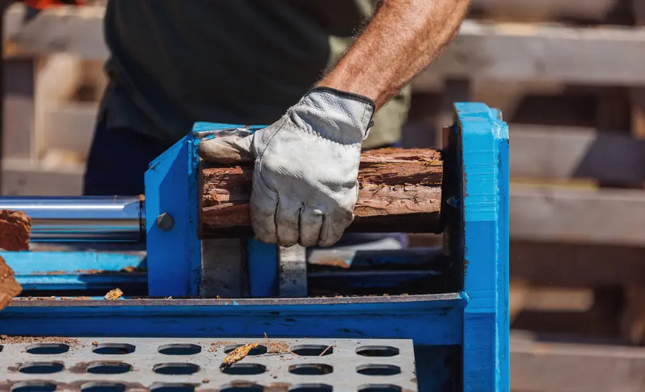 Ein liegender Holzspalter
