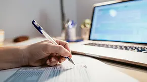 Arbeitszimmer absetzen - Foto: iStock / Drazen_ Arbeitszimmer absetzen - Foto: iStock / Drazen_