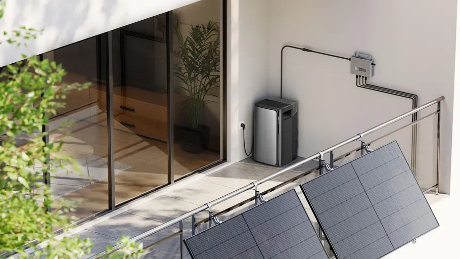 Balkonkraftwerk-Ikea-Ecoflow Ein Balkonkraftwerk samt Wechselrichter und Speicher auf einem sehr ordentlichen Balkon angebracht