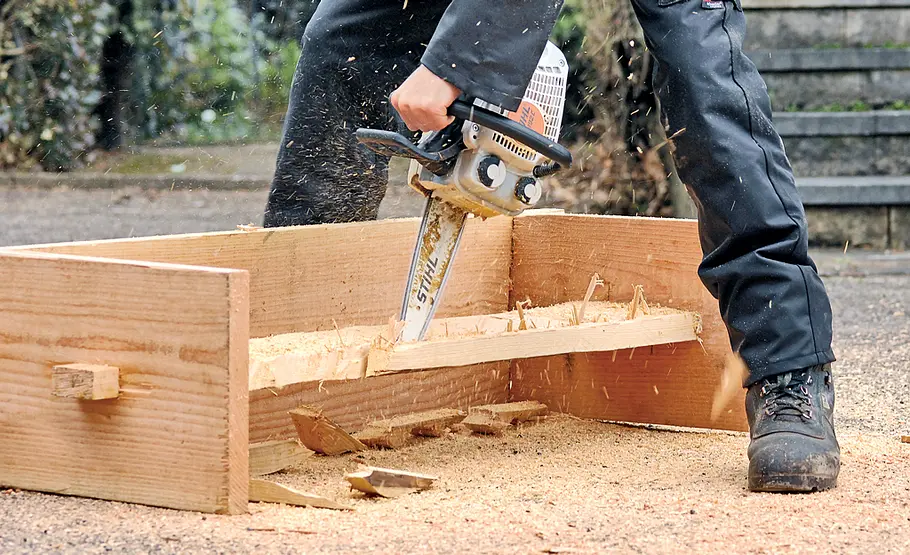 Carving: Bank schnitzen mit der Motorsäge