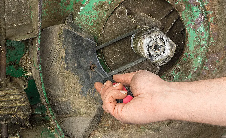 Rasenmäher Reparatur: Mäher reinigen