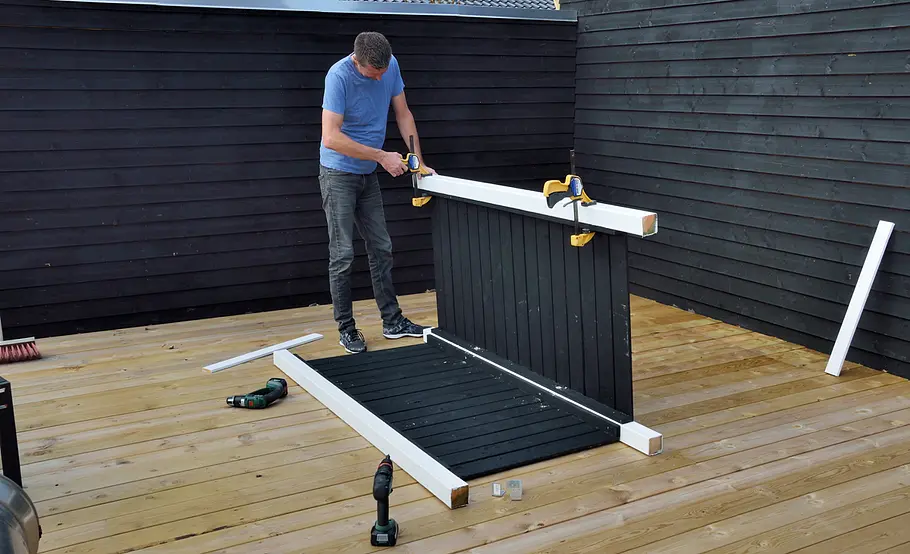 Moderne Gartendusche bauen
