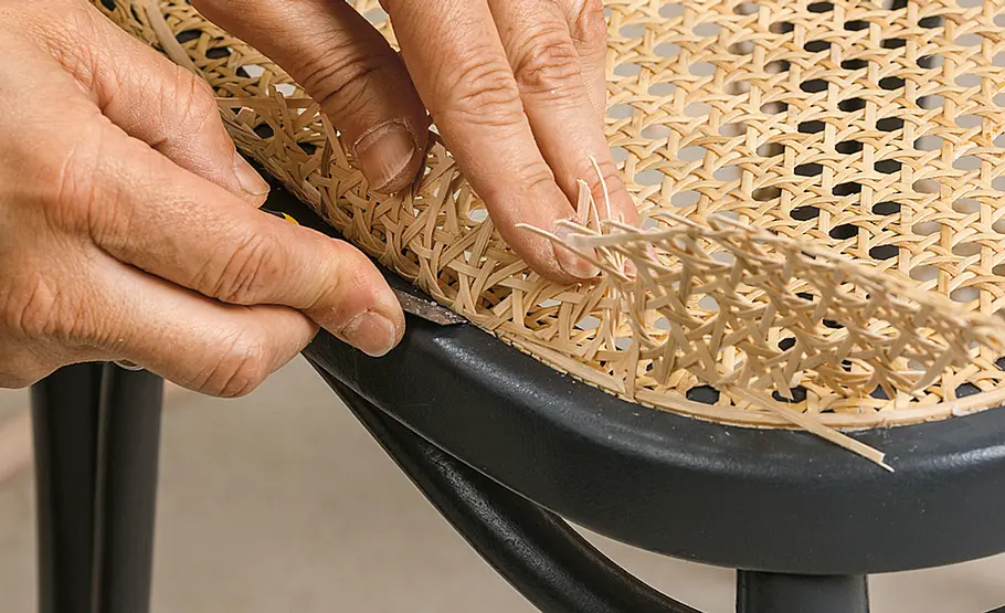 Stuhlgeflecht reparieren