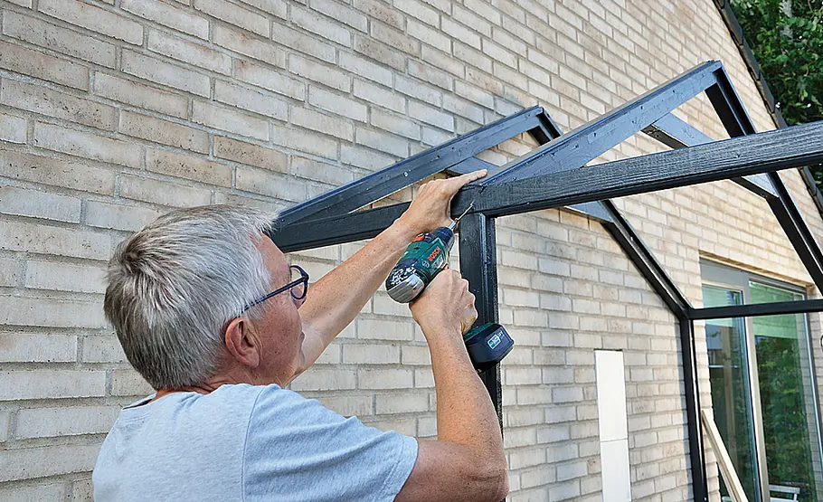 Anlehngewächshaus aus Holz vor der Hauswand selber bauen