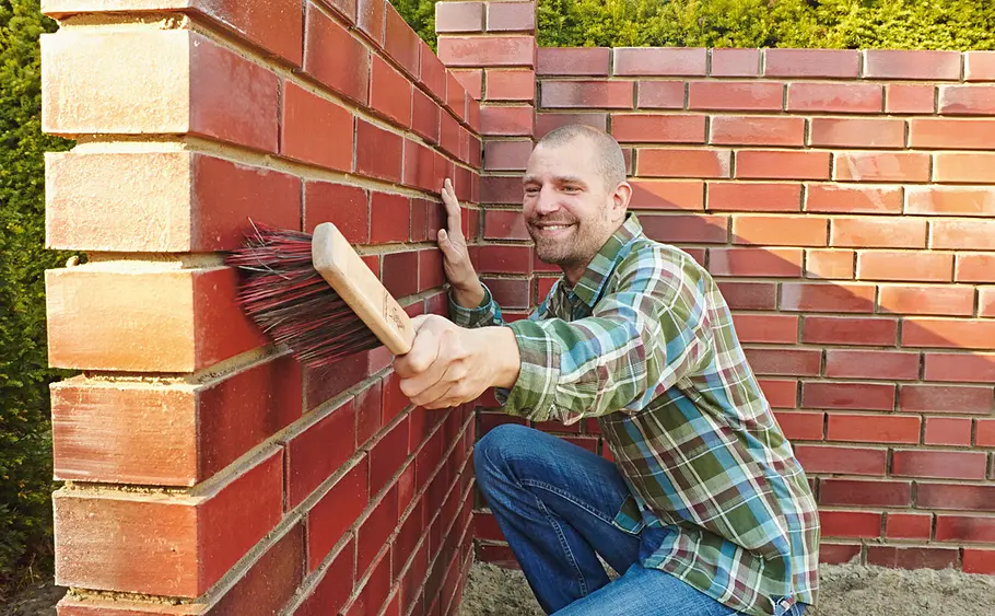 Steinmauer für den Garten aus Klinker