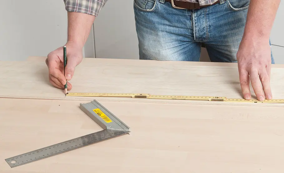 Küchenrückwand aus selbstklebenden Effektplatten