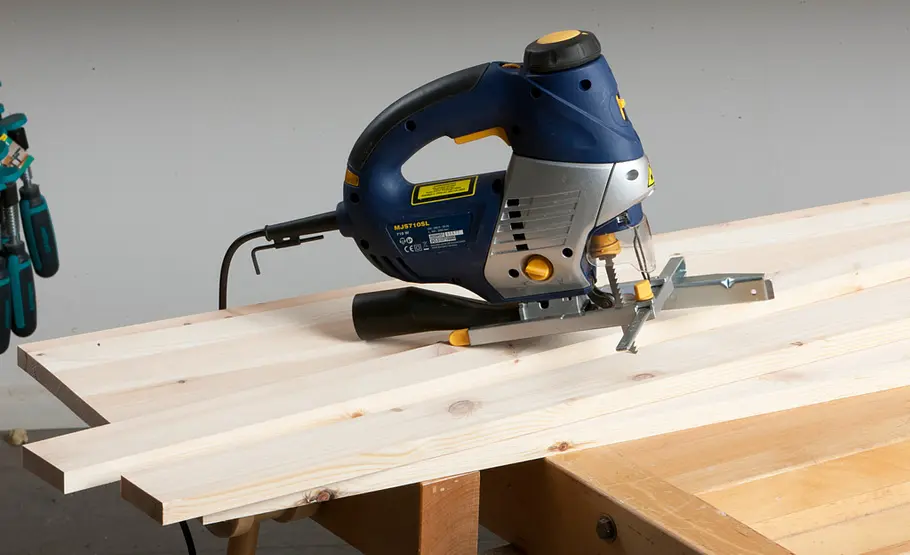 Holz-Kleiderständer selber bauen