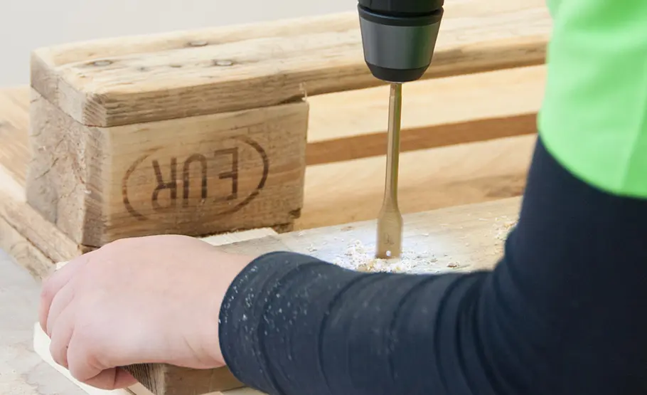 Paletten-Upcycling: Weinregal selber bauen