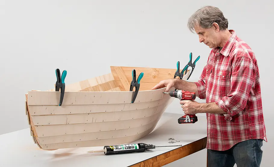 Hochbeet-Boot bauen