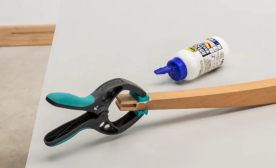 Holzstuhl reparieren