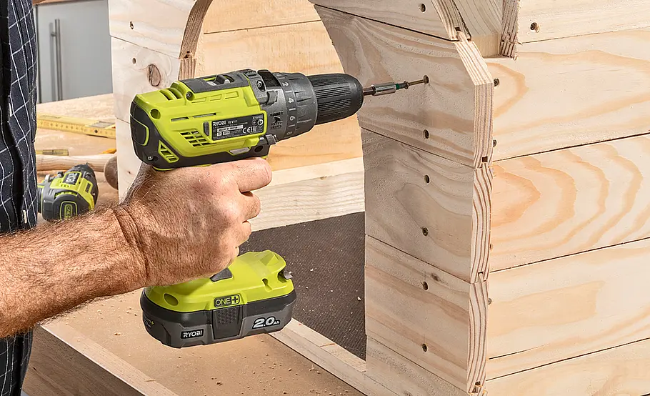 Outdoor Hundehaus mit Dach bauen