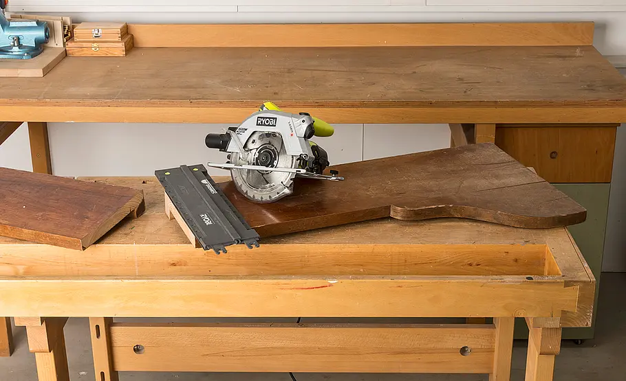 Sessel aus altem Bett bauen