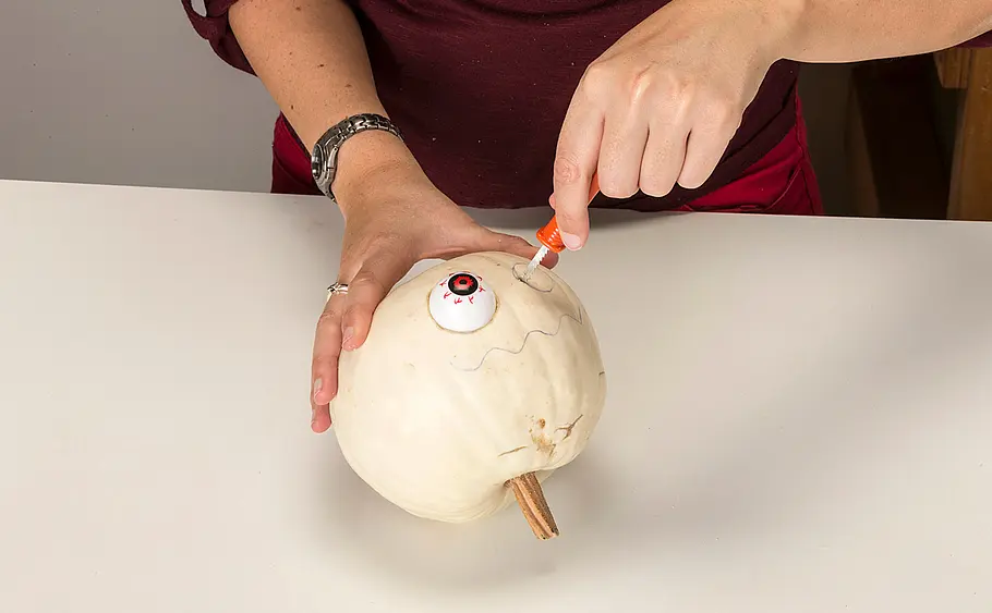 Kürbisse für Halloween dekorieren