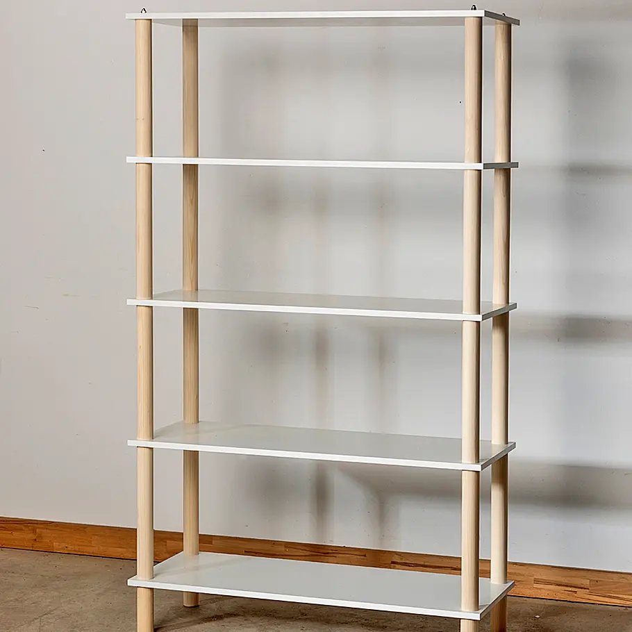 Regal aus Rundholz selber bauen