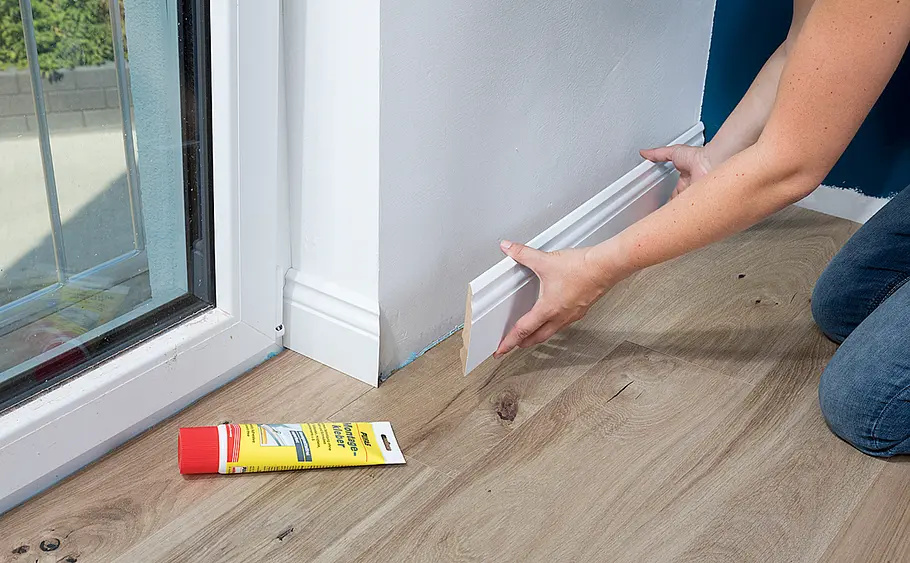 Elastischen Bodenbelag aus Vinyl verlegen