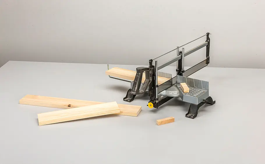 Garderobe aus Ästen selber bauen