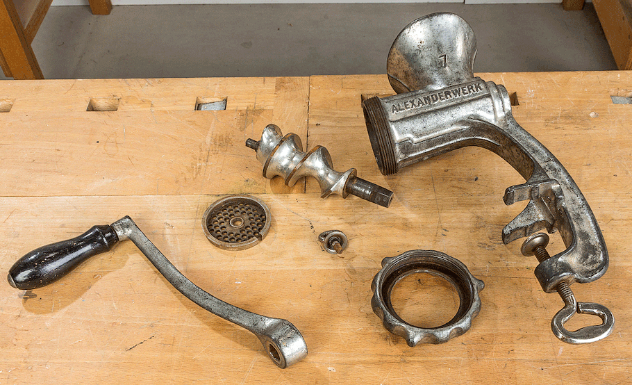 Upcycling-Leuchte aus Fleischwolf selber bauen
