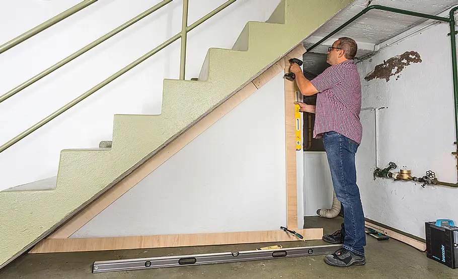 Treppenschrank bauen
