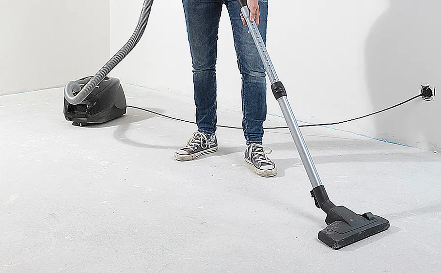 Elastischen Bodenbelag aus Vinyl verlegen