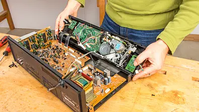 Defekte Stereoanlage reparieren - Foto: sidm / KEH