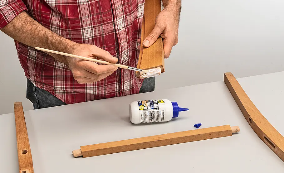 Holzstuhl reparieren