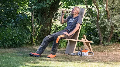 Stuhl zum zusammenstecken bauen - Foto: sidm / CK