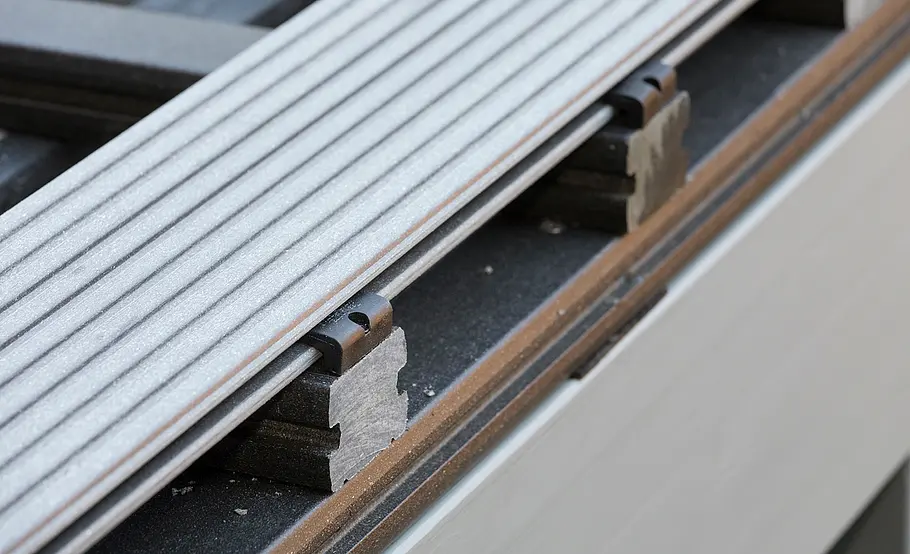 Hochterrasse aus Holz – Terrassendielen