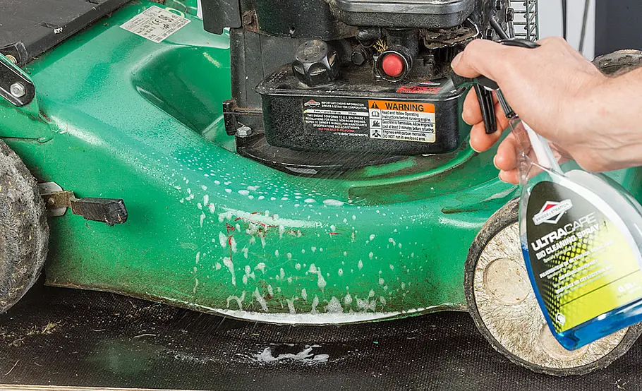 Rasenmäher Reparatur: Mäher reinigen