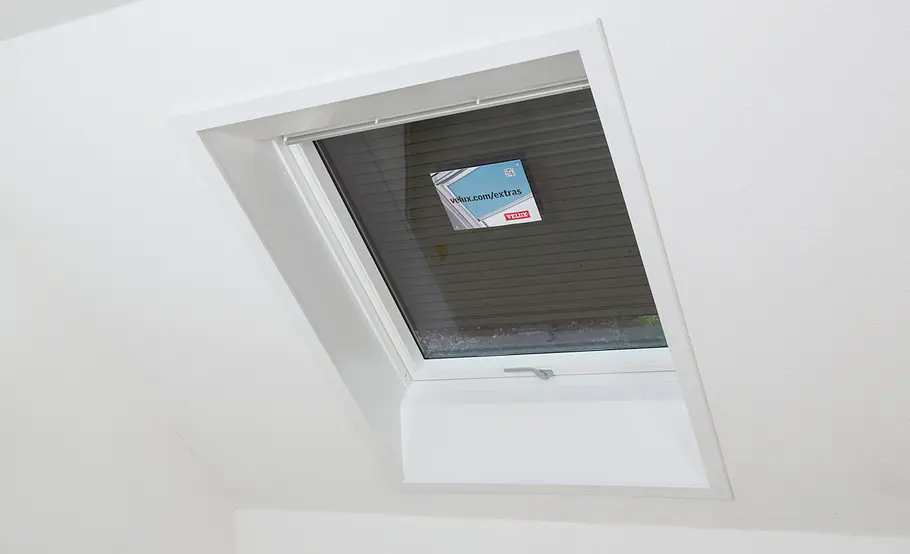 Velux Dachfenster mit Verdunkelungsrollo einbauen