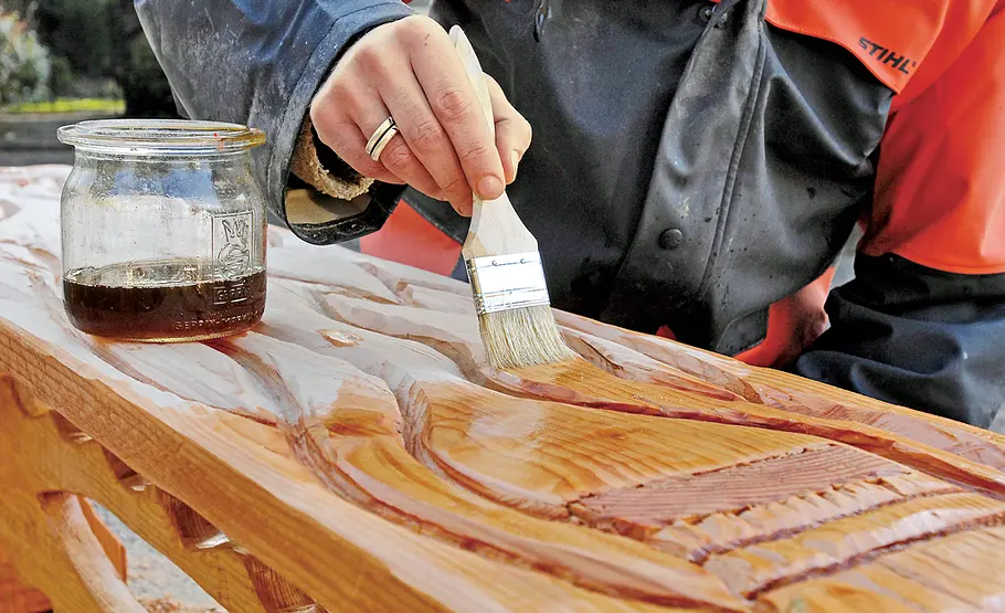 Carving: Bank schnitzen mit der Motorsäge