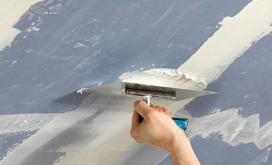 Dachstuhl mit Gipskartonplatten beplanken