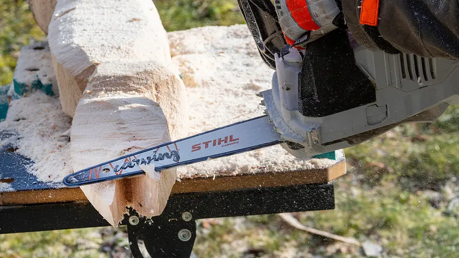 Sind die Ohren wie hier noch zu voluminös, können Sie sie nach oben noch deutlich verjüngen.