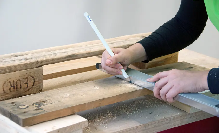 Paletten-Upcycling: Weinregal selber bauen
