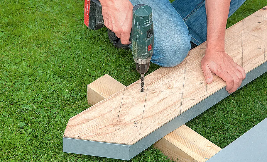 Hochterrasse: Beplankung & Treppenbau