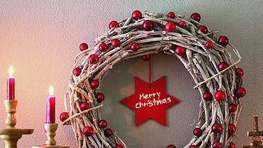Weihnachtskranz basteln - Foto: Hersteller / Dremel