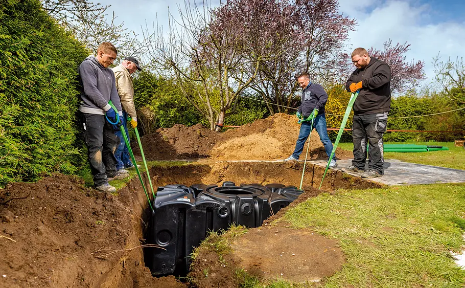 Regenwassertank im Garten vergraben