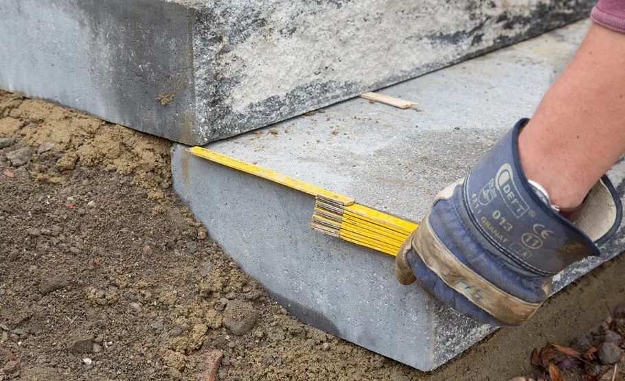 Treppe aus Blockstufen setzen