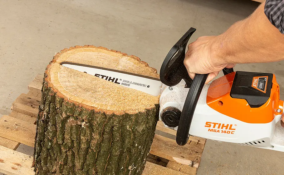 Anleitung: Holzschüssel aus Baumstamm drechseln