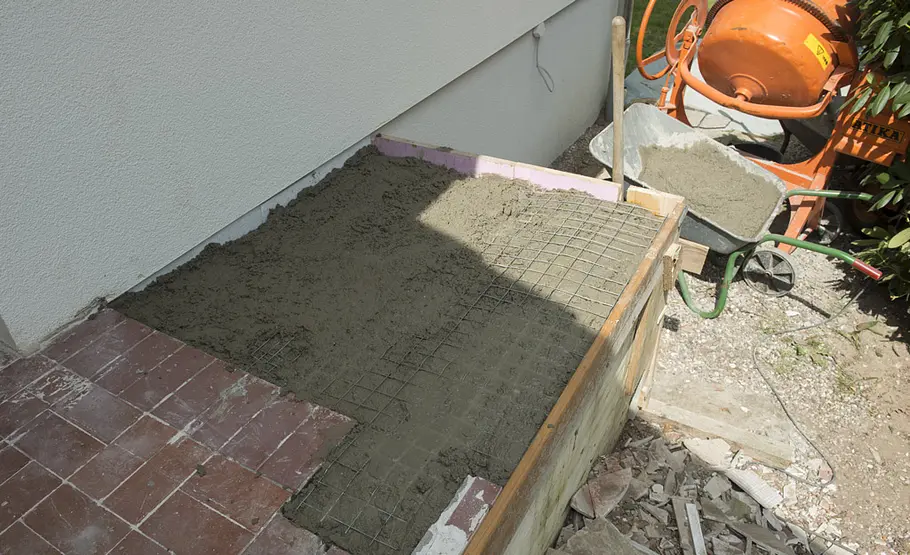 Treppe vor der Haustür betonieren