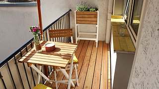 Holzdielen auf dem Balkon verlegen - Foto: DIY Academy