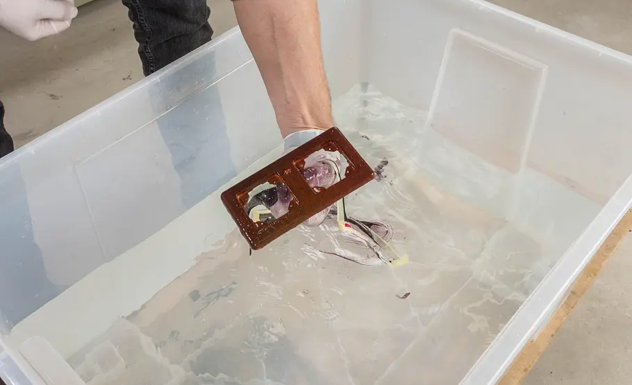 Per Wassertransferdruck Lichtschalter beschichten