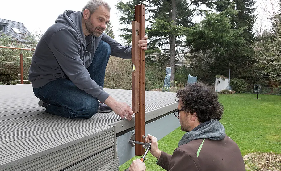 Hochterrasse aus Holz – Geländer